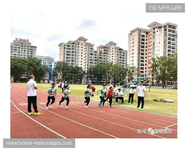 中国举重青年队在科研支持下改进训练方法(241 ) 中国举重青年队在科研支持下改进训练方法(241 )